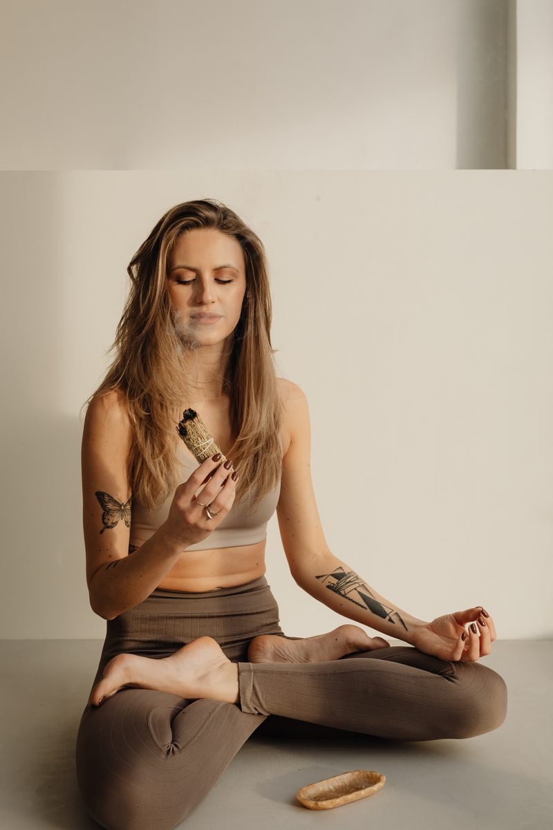 Elena Vidal, profesora de yoga en Respira, Málaga